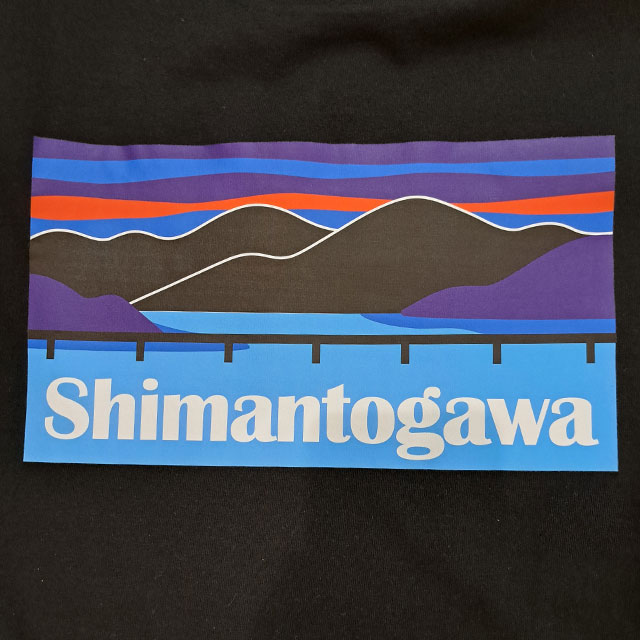 四万十川（Shimantogawa）Tシャツ - ロゴアップ